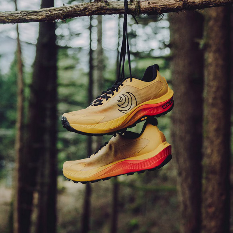 Topo Athletic - MTN Racer 4 - Mango/Black - Men's